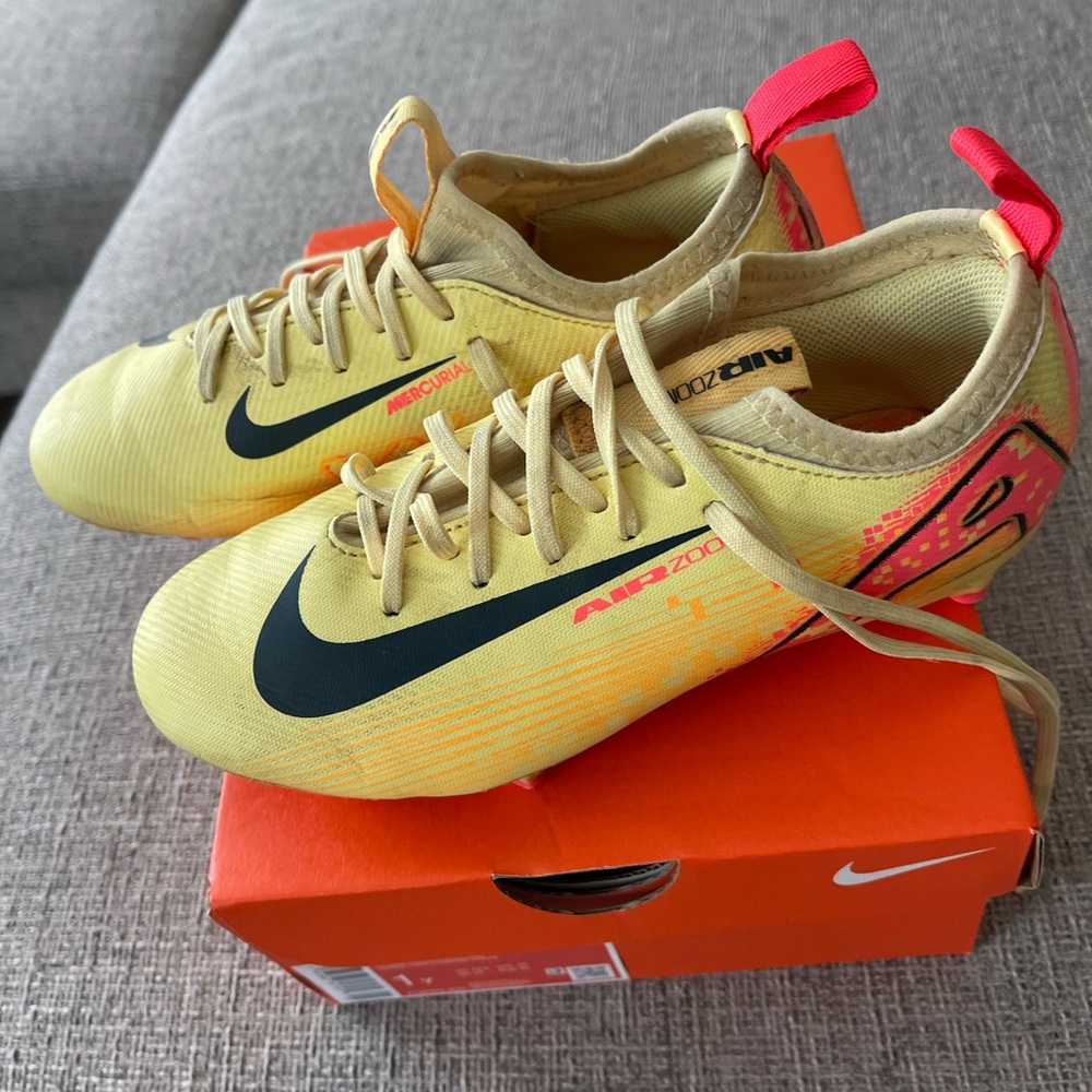 Nike Kids Vapor Soccer cleats size 1 big kid Kylian Mbappe yellow.